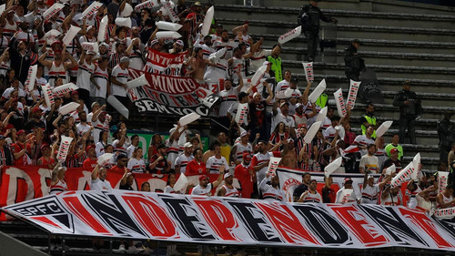 Intervenção policial após tensões entre torcidas de São Paulo e Atlético Nacional