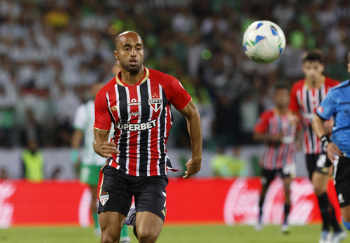 Lucas analisa forma física e fala sobre chance de ser titular na Libertadores