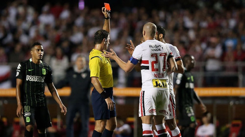 São Paulo e Atlético Nacional relembram polêmica na Libertadores por erros de arbitragem
