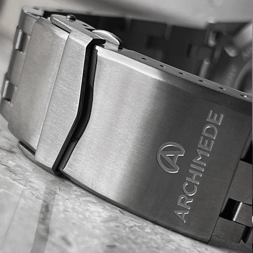 archimede pilot42h titanband buckle 1280x1280