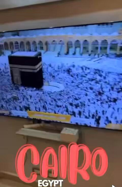 pfs 4JeDR1 F7Eow.jpg