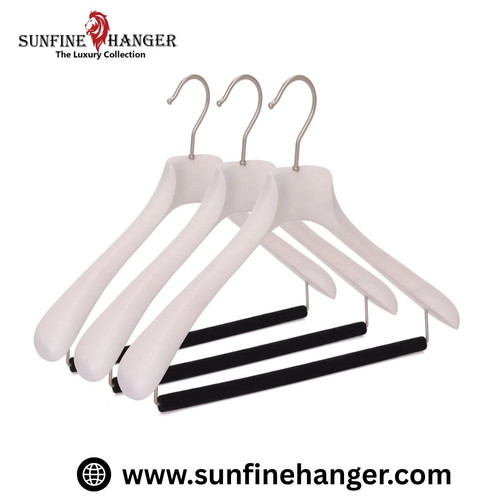 Luxury Mens Suit Hanger.jpg