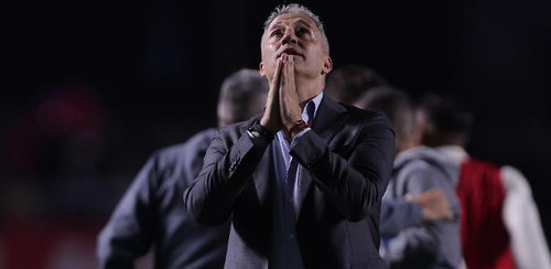 FOCO NA TAÇA! São Paulo busca equilibrar filosofia de Zubeldía e Crespo no retorno à Libertadores