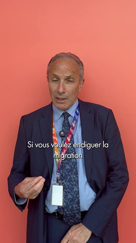 NiKLazXjEYYFwSky.jpg