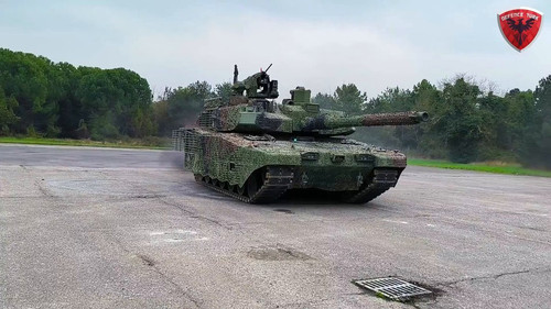 su LU9dzacGymLDx.jpg