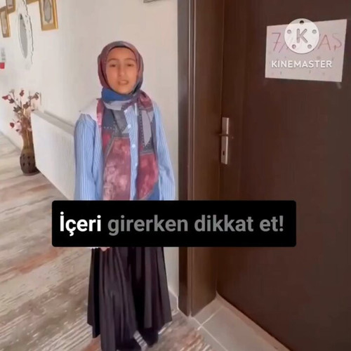 R E2XMfdbxoVheI.jpg