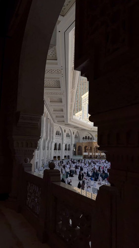 pEAibVKsA0TQKhyb.jpg