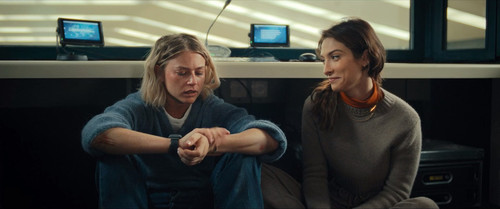 Exterritorial.2025.1080p.WEBRip.x264.AAC5.1.mkv snapshot 00.51.20.626.jpg