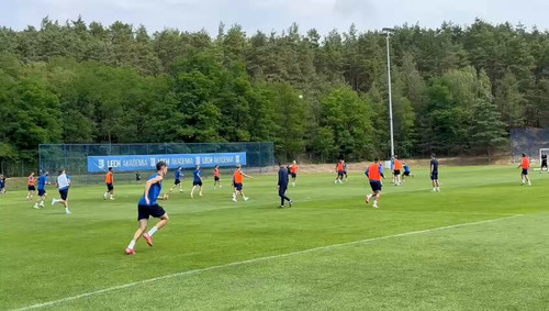 sX5Q5JIVRnALtBs .jpg