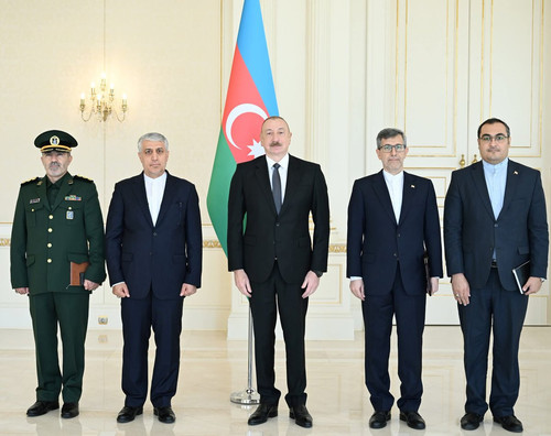 GucsOY7XwAA0bP1.jpg