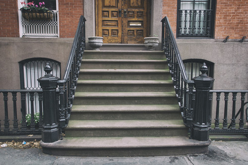 stoop noun 002 36045.jpg?version=5.0.jpg
