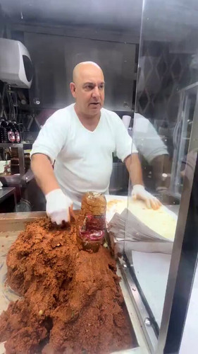 AqkjwPEXz0oGnshA.jpg