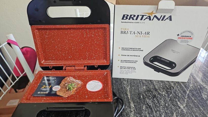 Sanduicheira e Grill Britânia BGR16 2 em 1 Redstone 750W