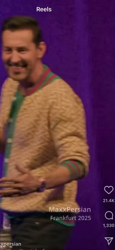 tOf1H1dsxczWXgVi.jpg