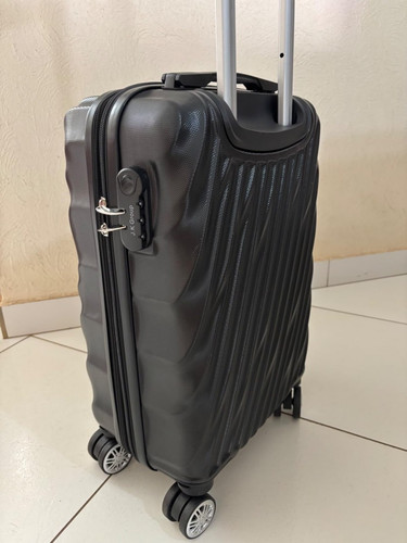 MALA DE BORDO PEQUENA PARA VIAGEM EM ABS BEZZTER CADEADO INTEGRADO RODAS GIRO 360º PRETA.jpg