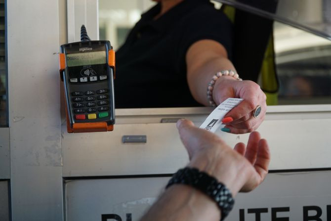 NOVI UDAR PO DŽEPU ZA SVE VOZAČE U SRBIJI: Poskupljuju putarine na svim autoputevima – Ovo je detaljan cenovnik!