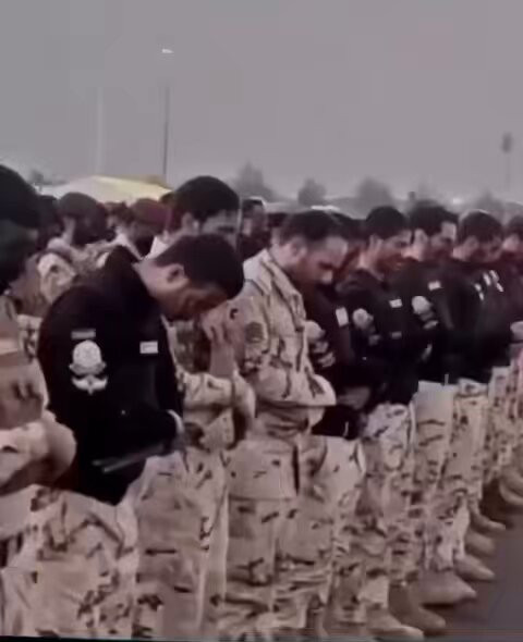 ZoxcBw4IlPRWfZHv.jpg