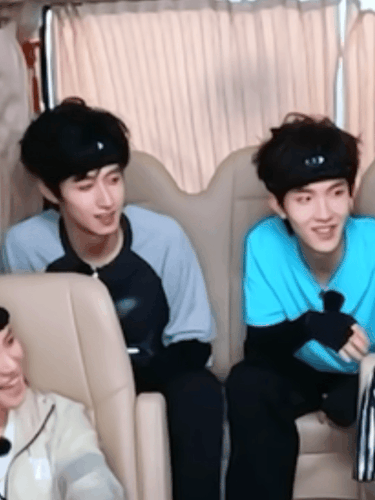 61FCFB4A 8B8D 4C9F 9463 369B92931321.gif