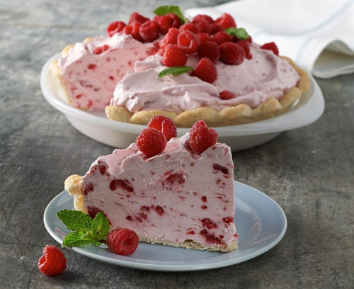 Raspberry cream pie 770x628 9760.jpg