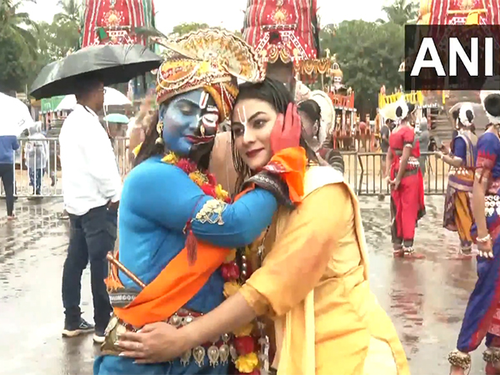 GvEQ 08W0AA zcx.png