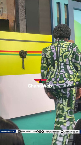 KQzqlaBk7zWEp5Lh.jpg