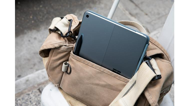 None The stylus doesn’t fall off easily in a bag, thanks to strong magnets.