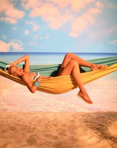 Gigi Hadid Havaianas Collaboration Campaign03.jpg