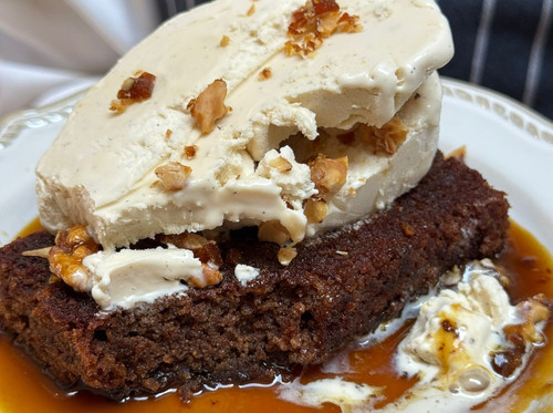 Sticky date pudding w gelato.jpg