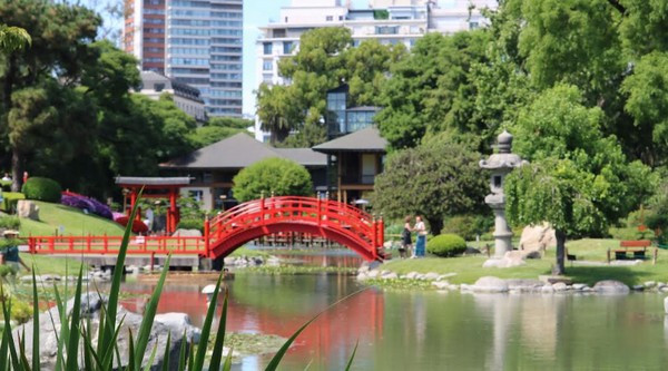 jardin Japonés puente 2.jpg Vacaciones de invierno en clave japonesa
