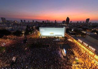 تظاهرة عارمة للمستوطنين في "تل أبيب"؛ للمطالبة بإنهاء الحرب وإبرام صفقة تبادل أسرى شاملة....