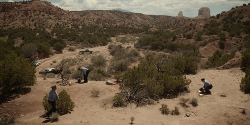 Dark.Winds.S03E01.Ye'iitsoh.(Big.Monster).1080p.AMZN.WEB DL.EN.DD+5.1.x265 Ghost.mkv snapshot 08.35 