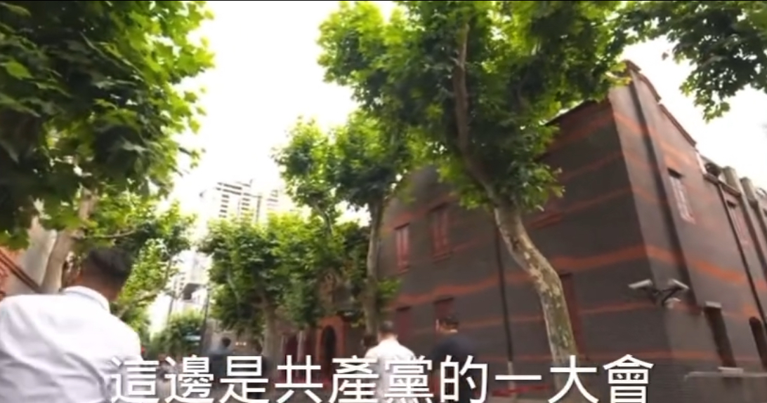 [討論] 看到共產黨就一直講對不起的館長怎模惹？