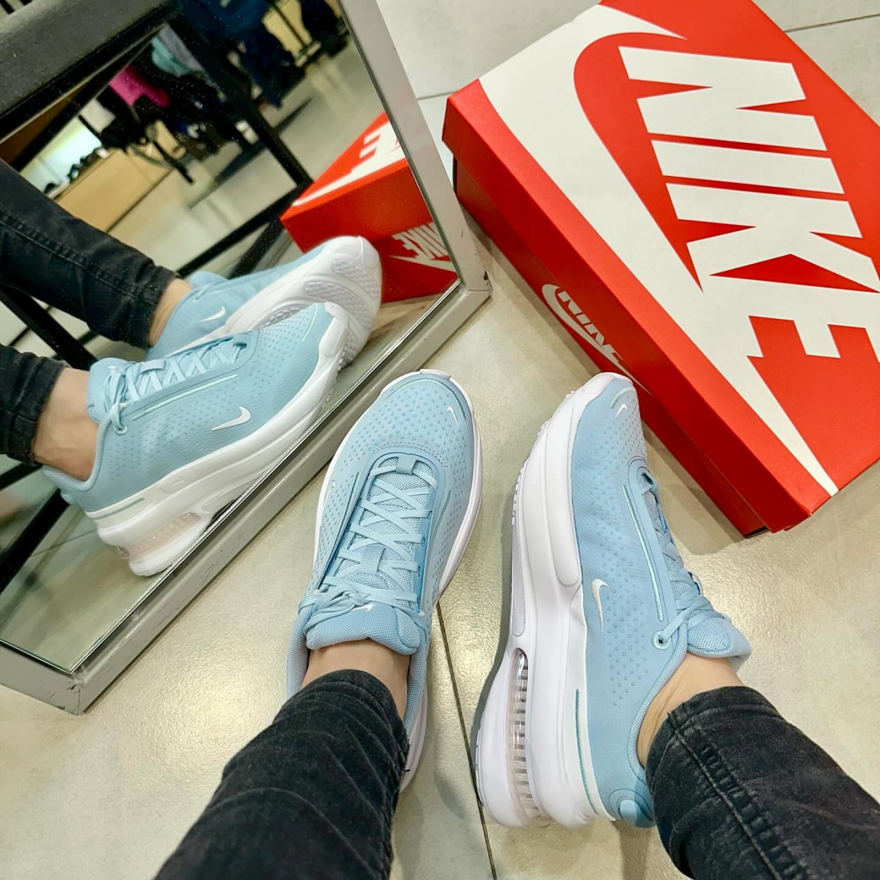 Tênis Nike Air Zoom Upturn SC Feminino
