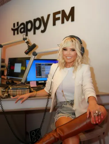 cijela hrvatska glazbena scena chatgpt pronađi pjesmu koju v0 fxwvro4q556f1