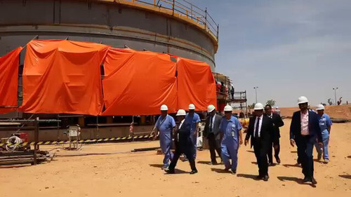 J fzLHIq3dYt7mig.jpg