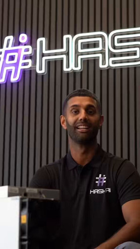 O E3UyJU4uUbsuZ2.jpg