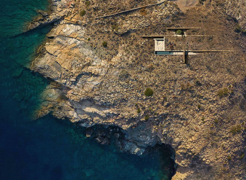 GxP4ZFQXgAMD b .jpg