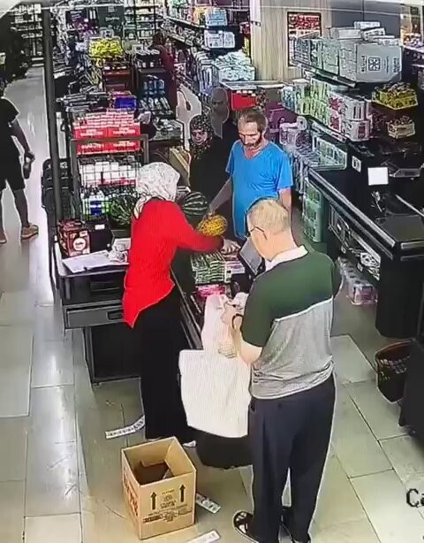 Gb8Rc0PSqPNNqHBU.jpg
