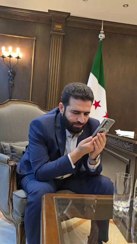 9GvExk5KCiy9YekW.jpg