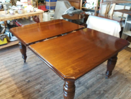 French Polishing: A Classic Touch for Timeless Furniture.png