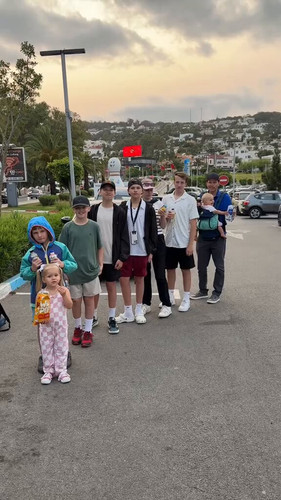 UYWvdez3QIzpyhMP.jpg