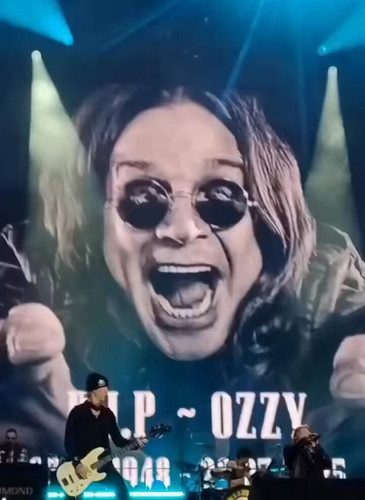 j2MoEZOBfgLns5RR.jpg
