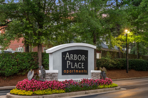 C195540 ArborPlace DUSK ENTRANCE 01.jpg