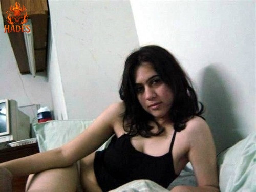 احلا قابل في جلسه نيك وتصوير للشرموطة بتاعته