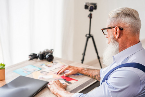 trendy photographer his creative studio choosing photos images hipster man work 166273 50.jpg