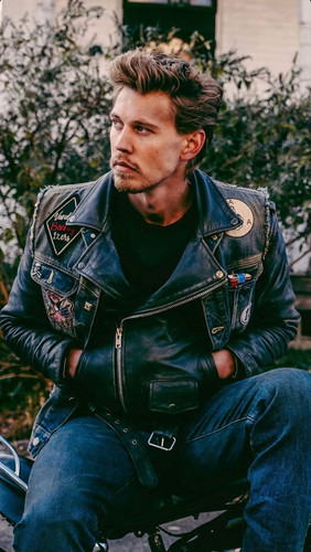 Austin Butler in The Bikeriders (2023).jpg