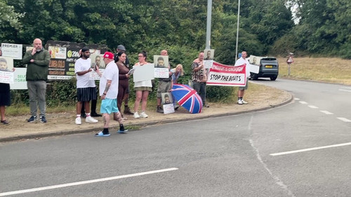 ErND9pX41lBKzhG .jpg