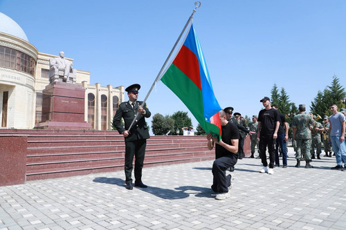 GwDU8reXYAAB Jo.jpg