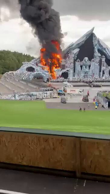 n ajkjAxz4Pc6d L.jpg