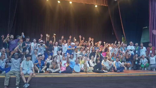 yvaNd JjgO3Razzi.jpg